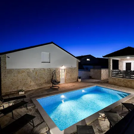 Villa Villa Sunrise - 3 Bedroom & Pool Vir