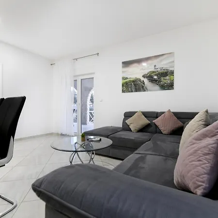 Villa Sunrise - 3 Bedroom & Pool *