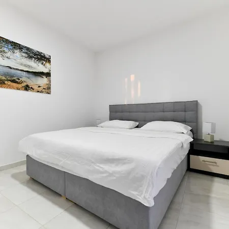 Villa Sunrise - 3 Bedroom & Pool