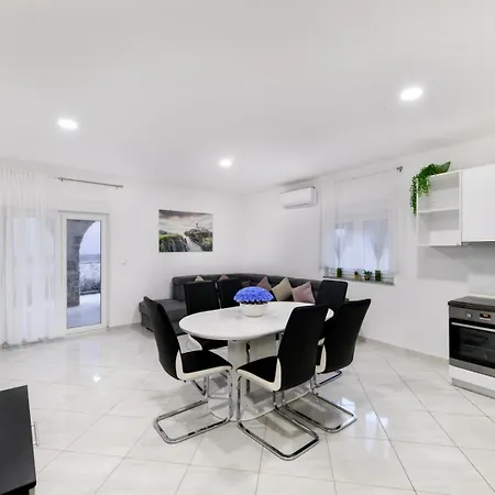 Villa Sunrise - 3 Bedroom & Pool 빌라 비르