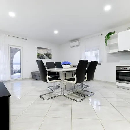 Villa Sunrise - 3 Bedroom & Pool