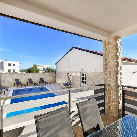 Villa Sunrise - 3 Bedroom & Pool Villa Vir