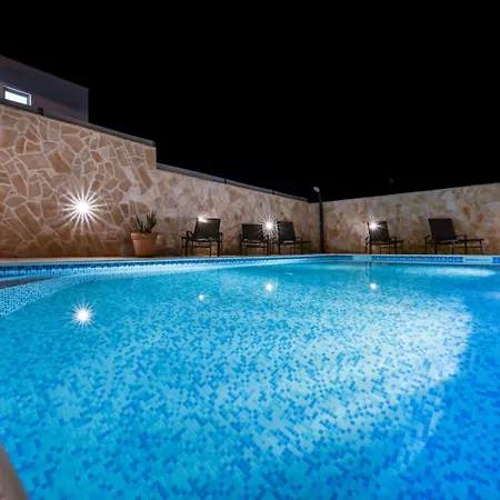 Villa Sunrise - 3 Bedroom & Pool *